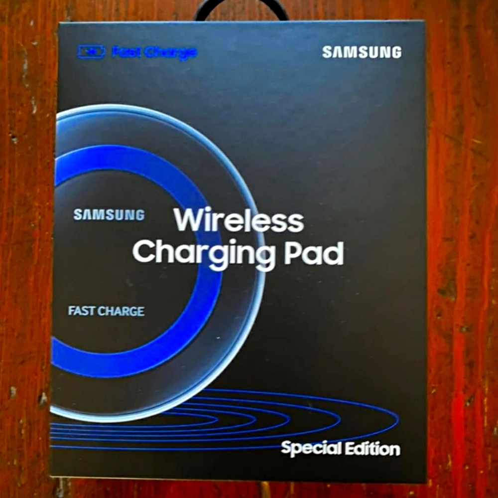 SAMSUNG Fast Wireless Charging Pad